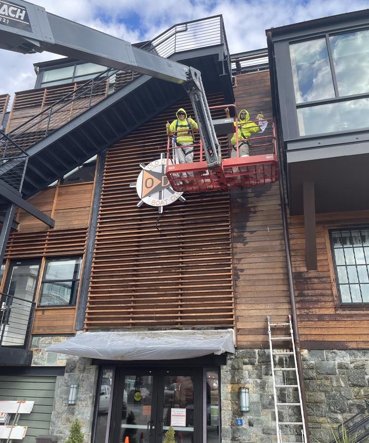 workers-building-ladder